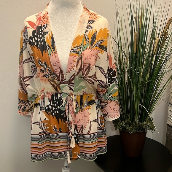 Waist drawstring top! Can be worn as a top with pants or as a swimsuit coverup! - Picture 1 of 4